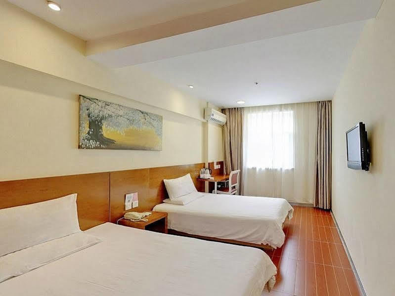 Hanting Premium Hongkou Football Stadium Second Branch Hotel