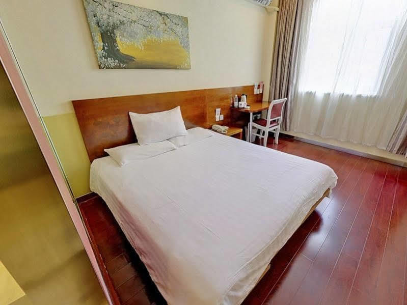 Hotel Hanting Premium Hongkou Football Stadium Second Branch 2*