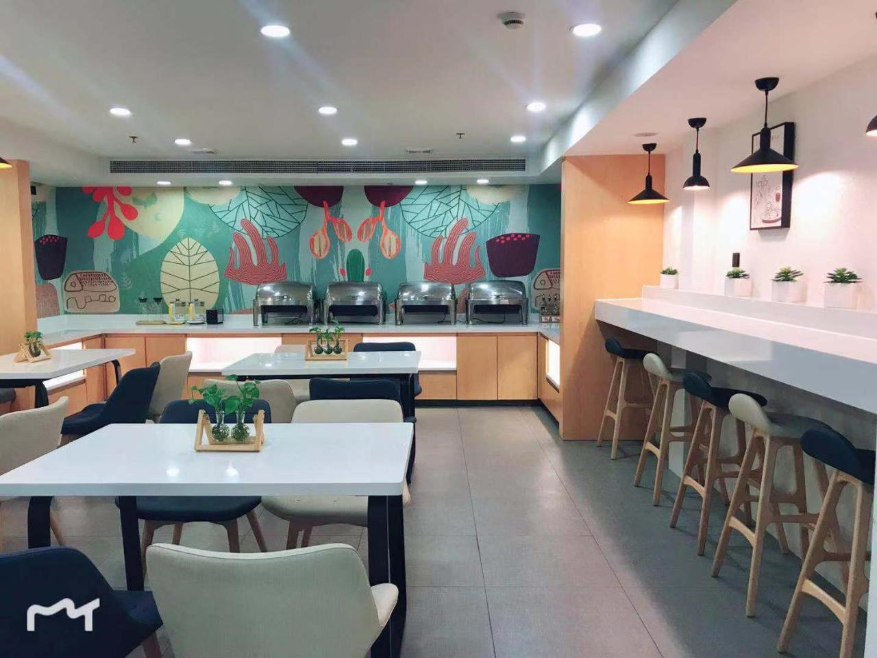 Hanting Premium Hongkou Football Stadium Second Branch Hotel 2*