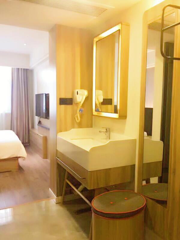 Hotel Hanting Premium Hongkou Football Stadium Second Branch 2*