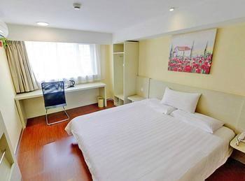 Hotel Hanting Premium Hongkou Football Stadium Second Branch 2*